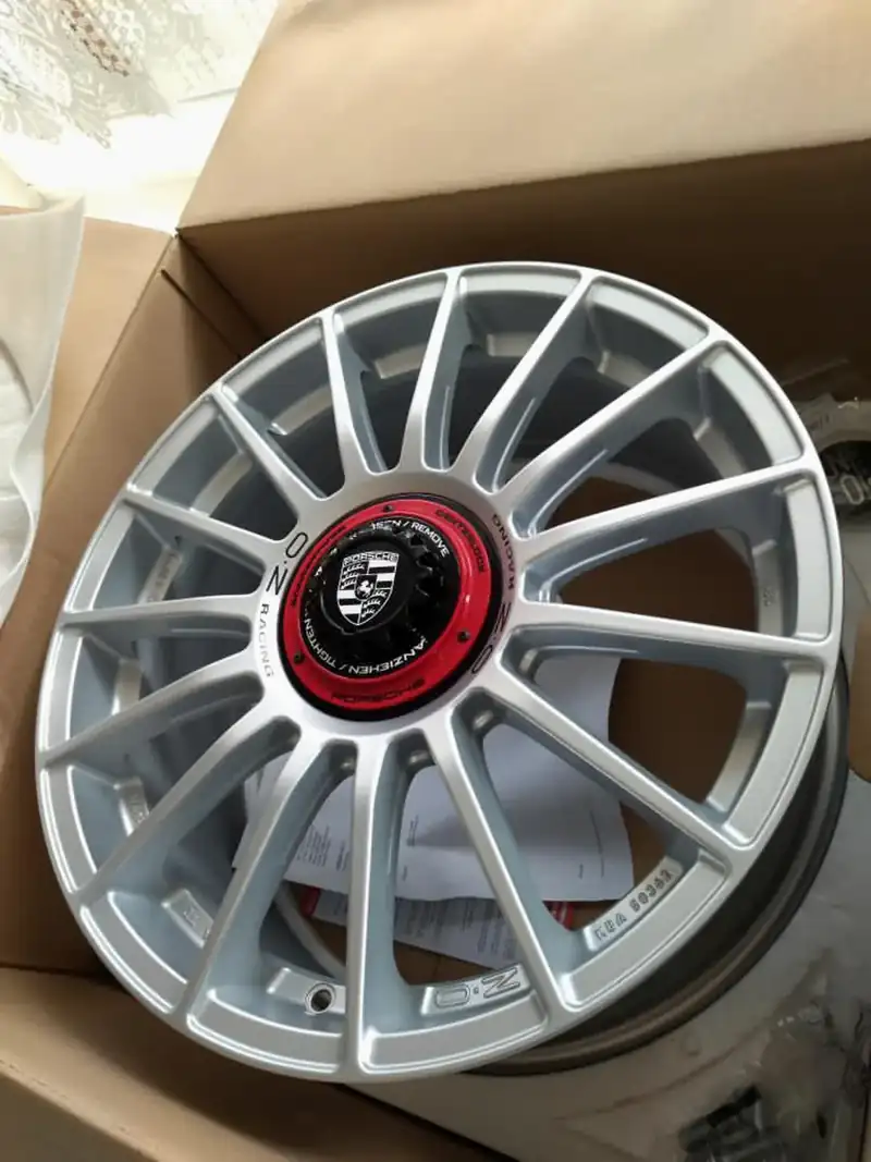 Centerlock krytka u zákazníka — fotka 2